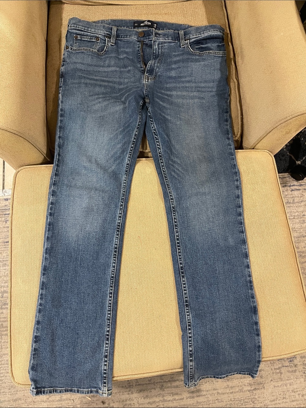 Hollister Men’s Medium Blue Straight Jeans